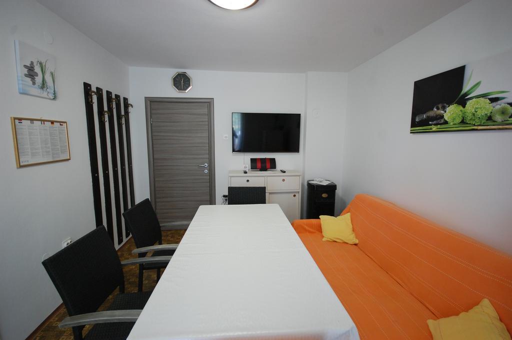Apartments Jakobi By El-Pi Tours Njivice Kültér fotó