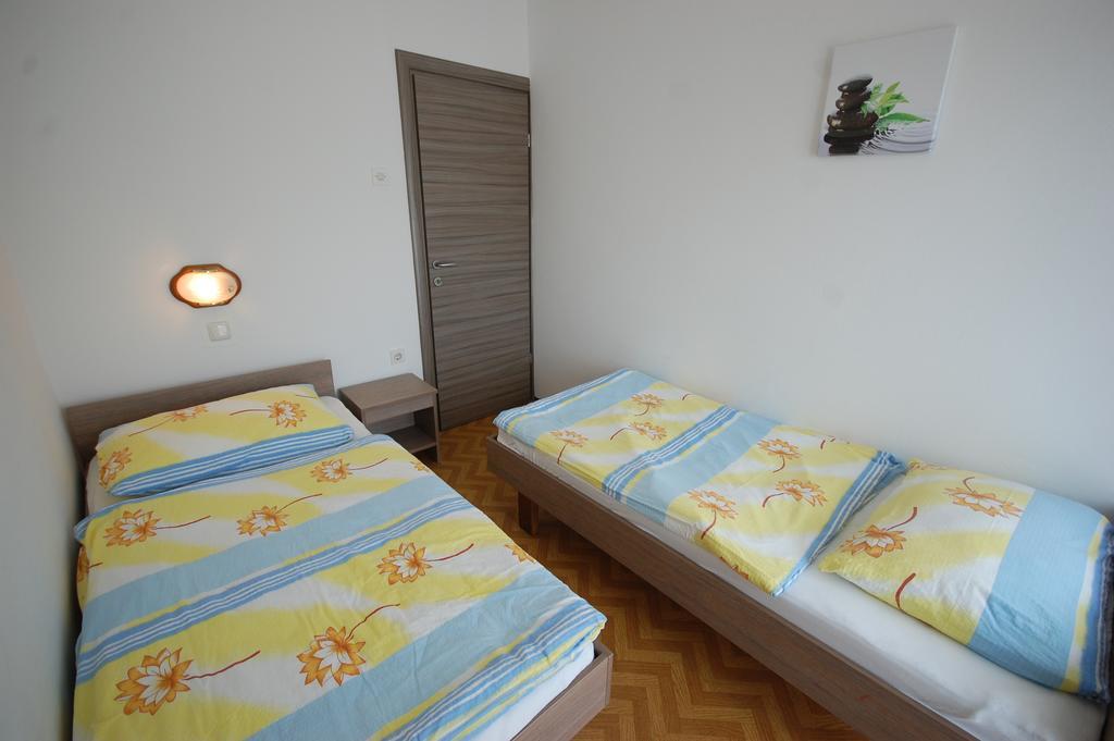 Apartments Jakobi By El-Pi Tours Njivice Kültér fotó